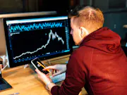 How to Become a Business Intelligence Analyst in 2025